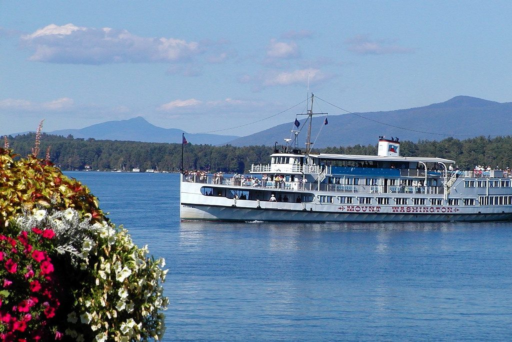 M/S Mt. Washington cruises Lake Winnipesaukee.